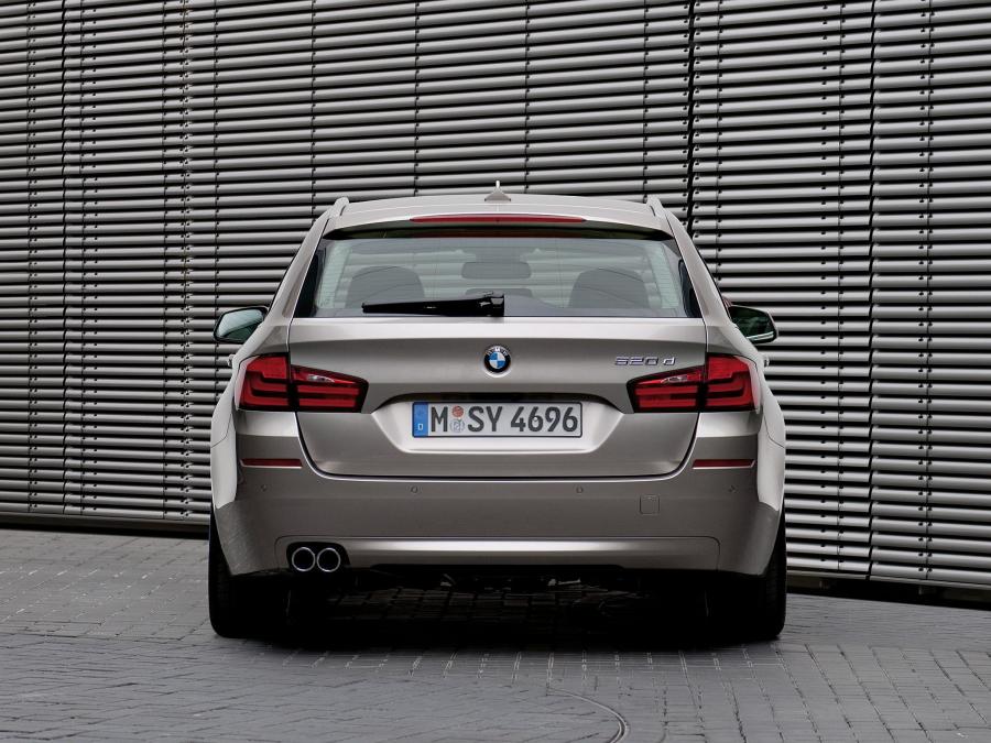  BMW 520d Touring 2010 года  (фото 9 из 16)